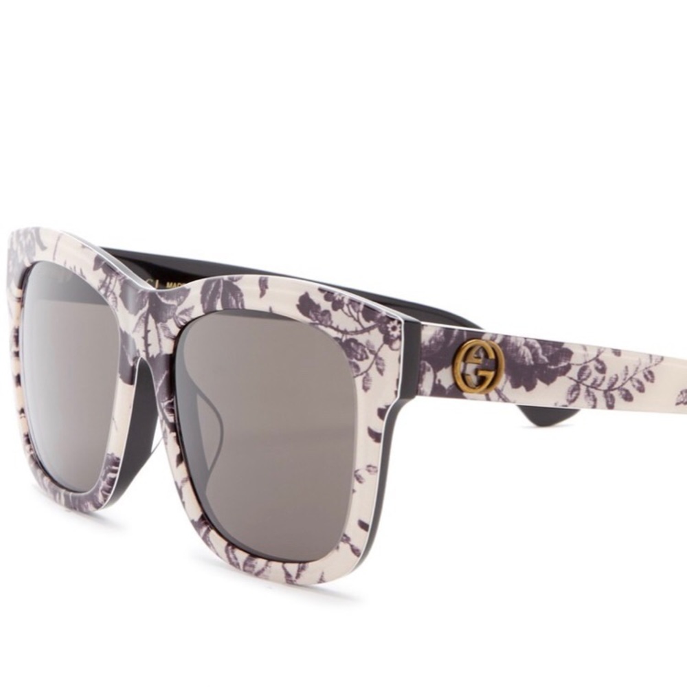 Gucci sunglass brand new with tag
